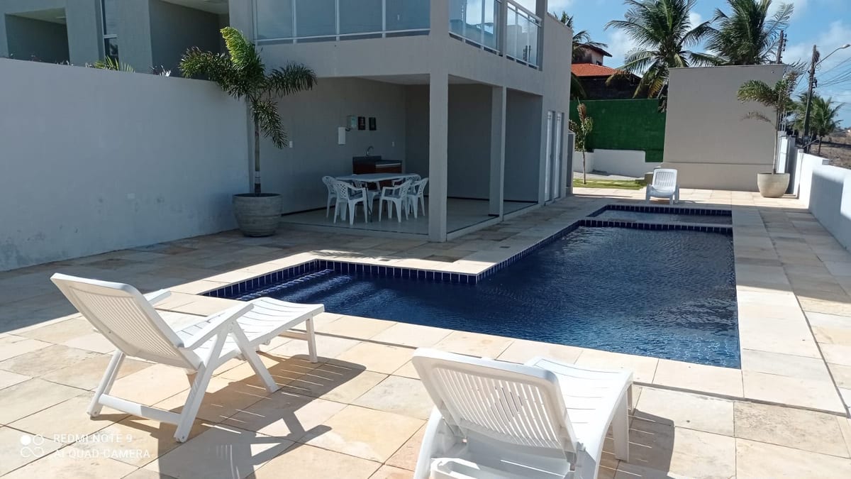 Piscina e deck de lazer do Beach Townhouse IV