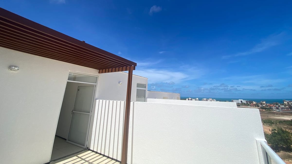 Terraço privativo com pergolado e vista para o litoral