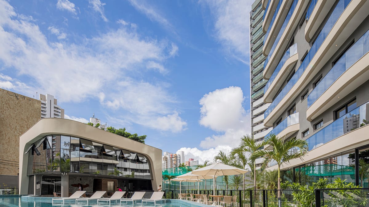 Icon Condominium — piscina