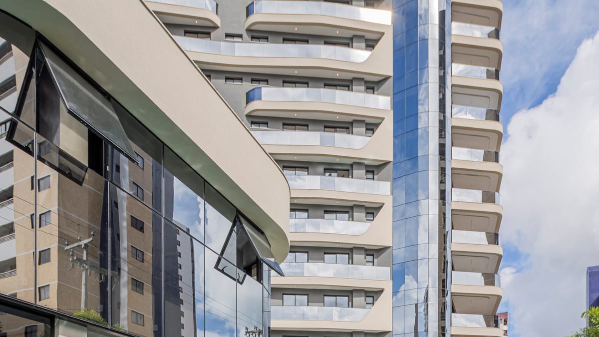 Icon Condominium — piscina